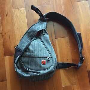 LIKE NEW SwissGear Gray Sling Bag